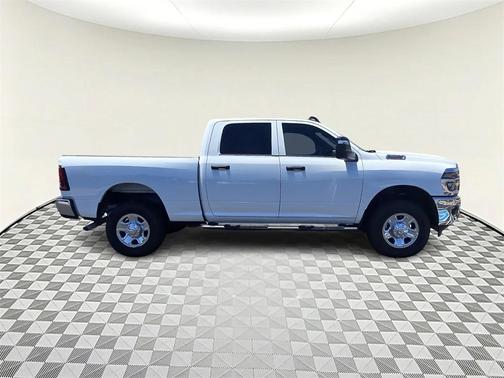 2025 RAM 2500 Tradesman Crew Cab 4x4 6'4' Box