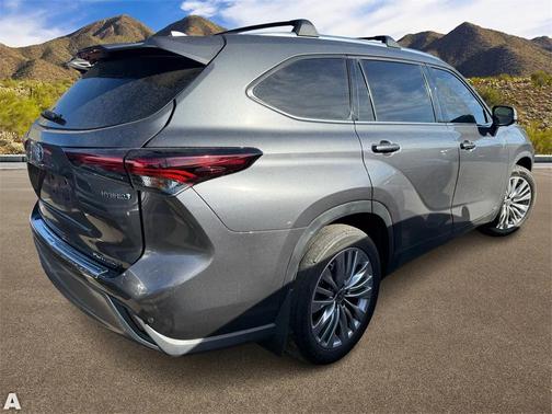 2024 Toyota Highlander Hybrid Platinum