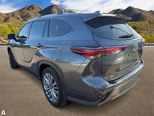 2024 Toyota Highlander Hybrid Platinum