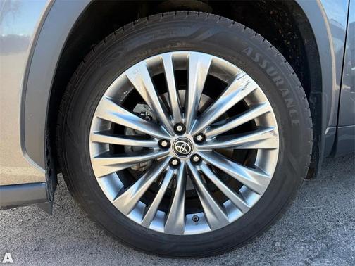 2024 Toyota Highlander Hybrid Platinum