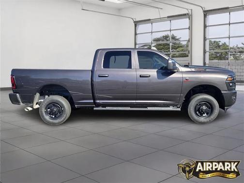 2025 RAM 2500 Tradesman Crew Cab 4x4 6'4' Box