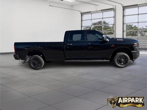 2025 RAM 2500 Tradesman Crew Cab 4x4 8' Box