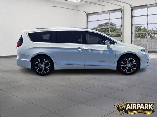 2024 Chrysler Pacifica L