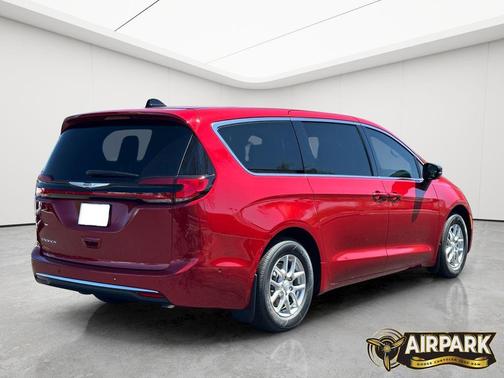 Red Hot Pearlcoat 2025 Chrysler Pacifica L