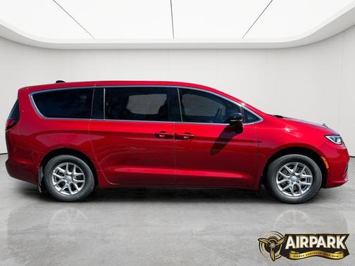 Red Hot Pearlcoat 2025 Chrysler Pacifica L