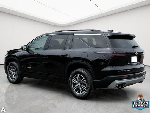Mosaic Black Metallic 2025 Chevrolet Traverse LT