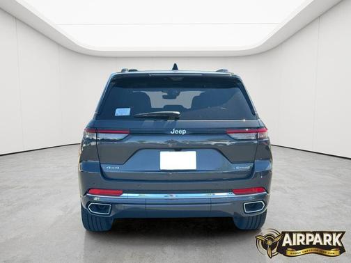 Baltic Gray Metallic Clearcoat 2025 Jeep Grand Cherokee Overland