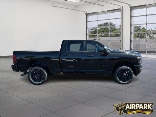 Diamond Black Crystal Pearlcoat 2026 RAM 2500 Laramie