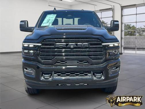 Diamond Black Crystal Pearlcoat 2026 RAM 2500 Laramie