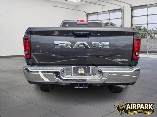 2025 RAM 2500 Tradesman Crew Cab 4x4 8' Box