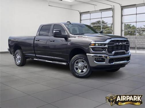 2025 RAM 2500 Tradesman Crew Cab 4x4 8' Box