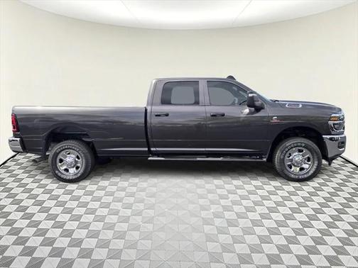 2025 RAM 2500 Tradesman Crew Cab 4x4 8' Box