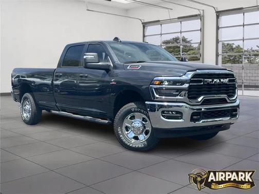 2025 RAM 3500 Tradesman Crew Cab 4x4 8' Box
