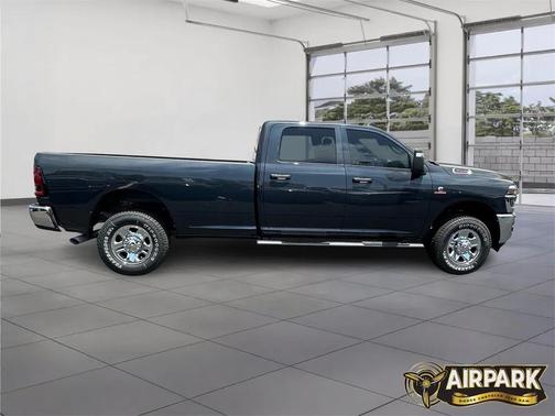 2025 RAM 3500 Tradesman Crew Cab 4x4 8' Box