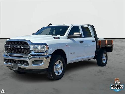 2022 RAM 3500 Tradesman Crew Cab 4x4 6'4' Box