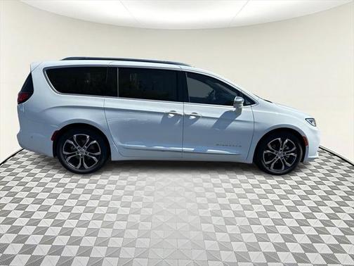 2024 Chrysler Pacifica L