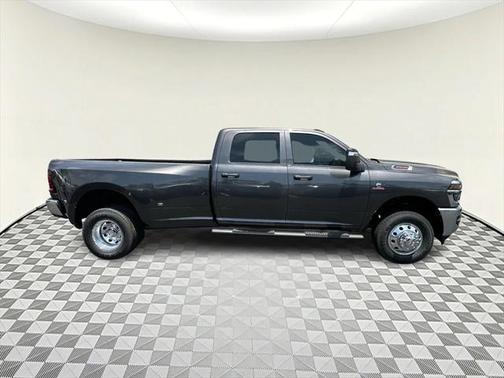 2025 RAM 3500 Tradesman Crew Cab 4x4 8' Box