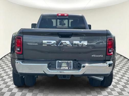 2025 RAM 3500 Tradesman Crew Cab 4x4 8' Box