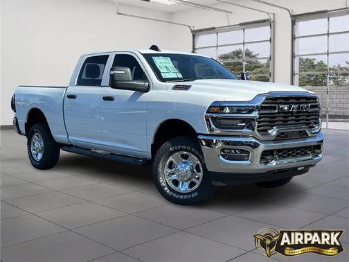 2025 RAM 2500 Tradesman Crew Cab 4x4 6'4' Box