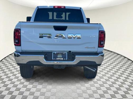 2025 RAM 2500 Tradesman Crew Cab 4x4 6'4' Box