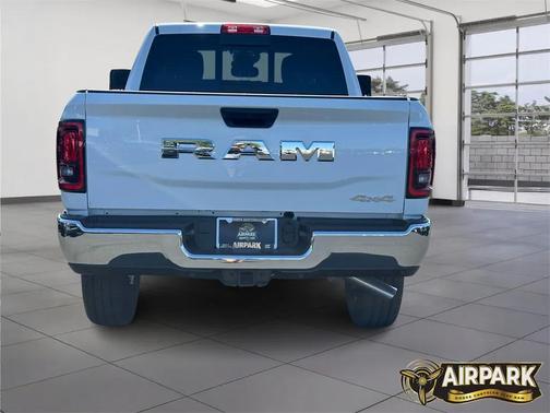 2025 RAM 2500 Tradesman Crew Cab 4x4 6'4' Box