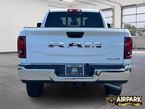 2025 RAM 2500 Tradesman Crew Cab 4x4 6'4' Box