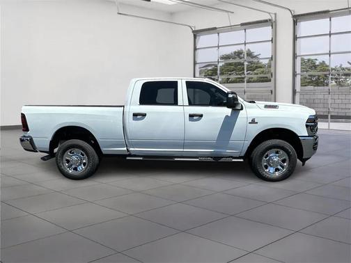 2025 RAM 2500 Tradesman Crew Cab 4x4 6'4' Box