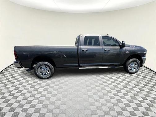 2025 RAM 3500 Tradesman Crew Cab 4x4 8' Box