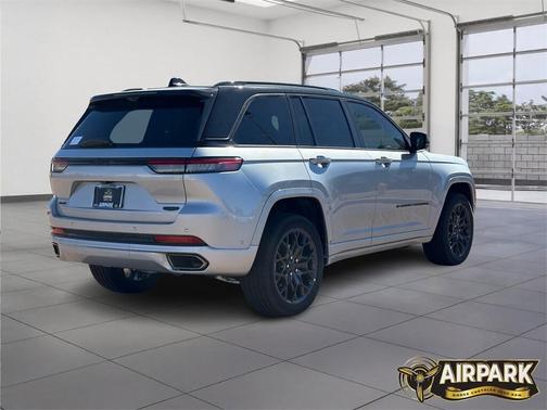 2025 Jeep Grand Cherokee Summit