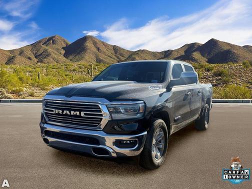 Diamond Black Crystal Pearlcoat 2023 RAM 1500 Laramie