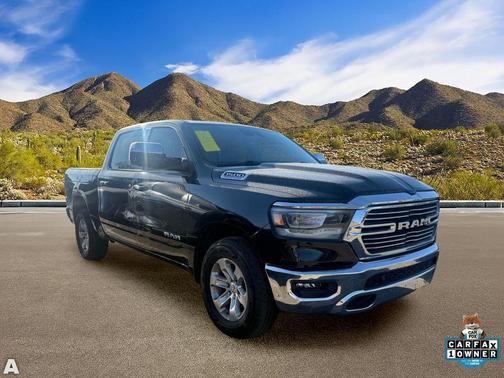 Diamond Black Crystal Pearlcoat 2023 RAM 1500 Laramie