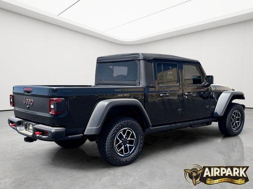 Black Clearcoat 2026 Jeep Gladiator Rubicon