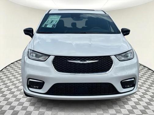 2025 Chrysler Pacifica L