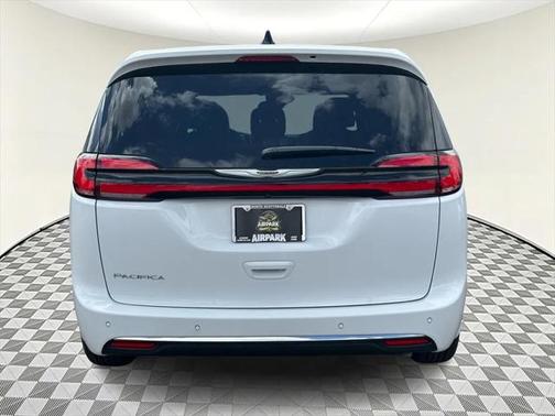 2025 Chrysler Pacifica L