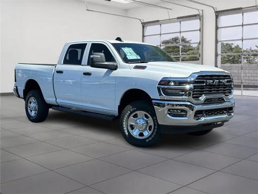 2025 RAM 2500 Tradesman Crew Cab 4x4 6'4' Box