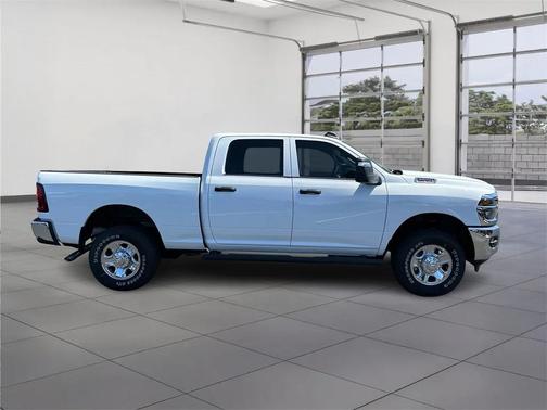 2025 RAM 2500 Tradesman Crew Cab 4x4 6'4' Box