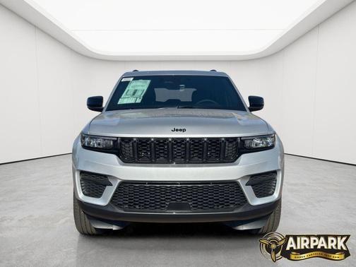 Silver Zynith 2025 Jeep Grand Cherokee Altitude