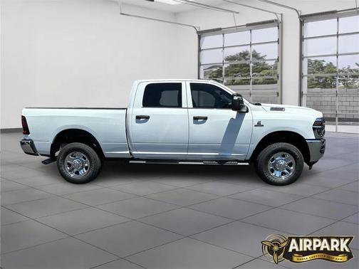 2025 RAM 2500 Tradesman Crew Cab 4x4 6'4' Box