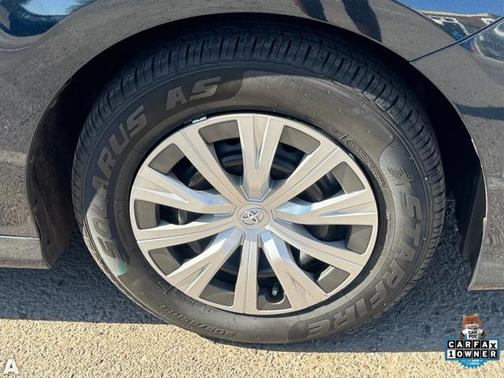 2019 Toyota Camry Hybrid LE