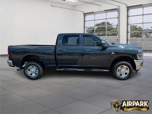 2025 RAM 2500 Tradesman Crew Cab 4x4 6'4' Box