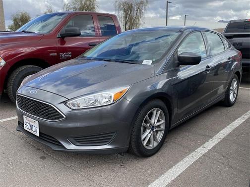 Photo 2 of 12 of 2018 Ford Focus SE
