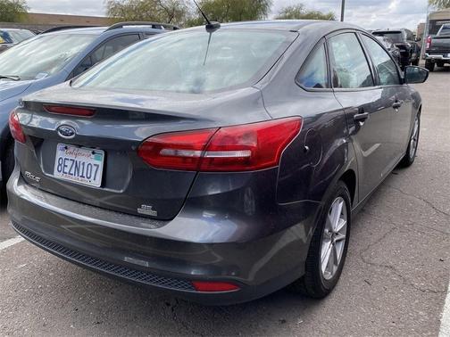 Photo 5 of 12 of 2018 Ford Focus SE