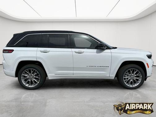 Bright White Clearcoat 2025 Jeep Grand Cherokee Summit