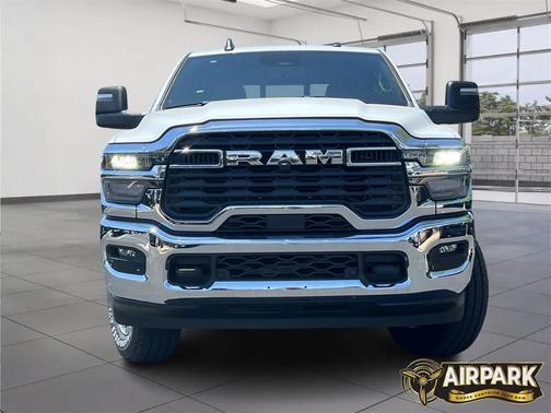 2025 RAM 2500 Tradesman Crew Cab 4x4 6'4' Box