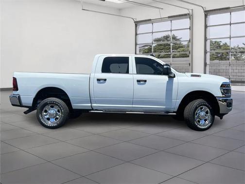 2025 RAM 2500 Tradesman Crew Cab 4x4 6'4' Box