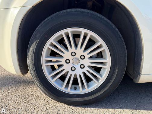 Cool Vanilla 2010 Chrysler 300 Touring