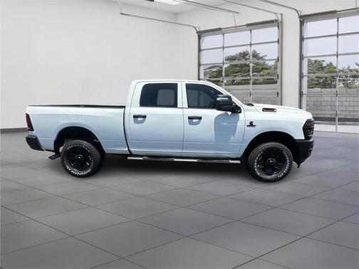 2025 RAM 2500 Tradesman Crew Cab 4x4 6'4' Box