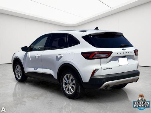 Oxford White 2025 Ford Escape Active