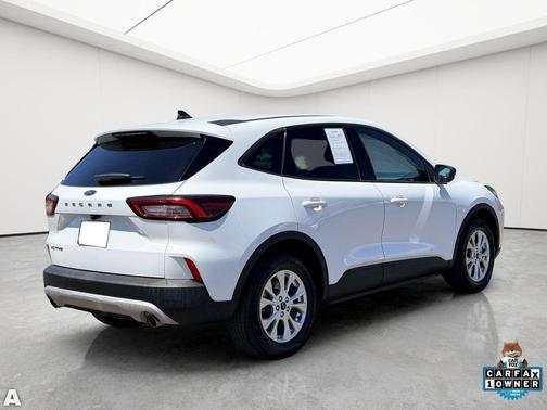 Oxford White 2025 Ford Escape Active