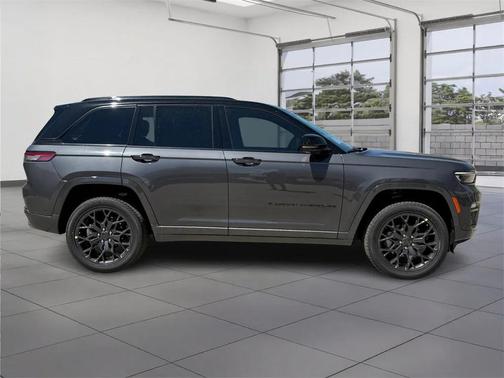 2025 Jeep Grand Cherokee Summit